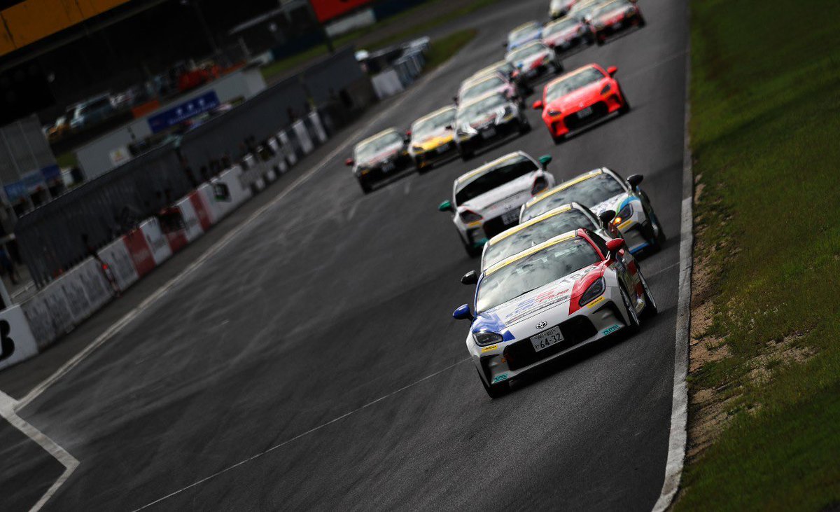 密かに、急激に、今シーズンのレース活動の体制が固まりつつあります。

正式発表はもう少し先ですが、某カテゴリーで『そう来るか！？』と思ってもらえるようなカードを切れる事になりました。

自チームの目指すべきものや、意義みたいなものが、どんどん明確になって来ました。

ご期待ください！