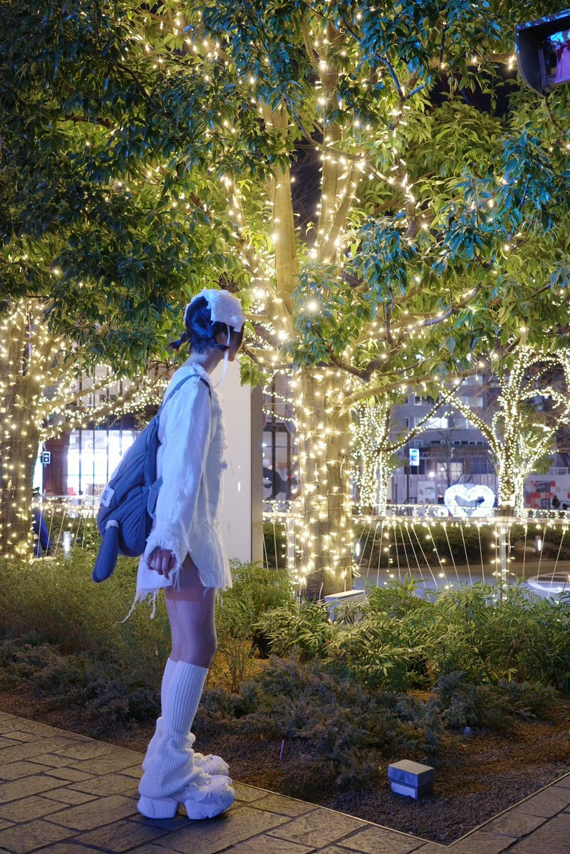 お気に入りのお洋服着てる時、大切すぎて写真撮っても結局載せないことが多いんだけど、
半年以上前にオーダーしたお洋服、ｺﾘはｷﾗｷﾗ綺麗なので載せる！