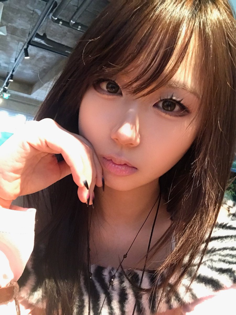 요비 tweet media