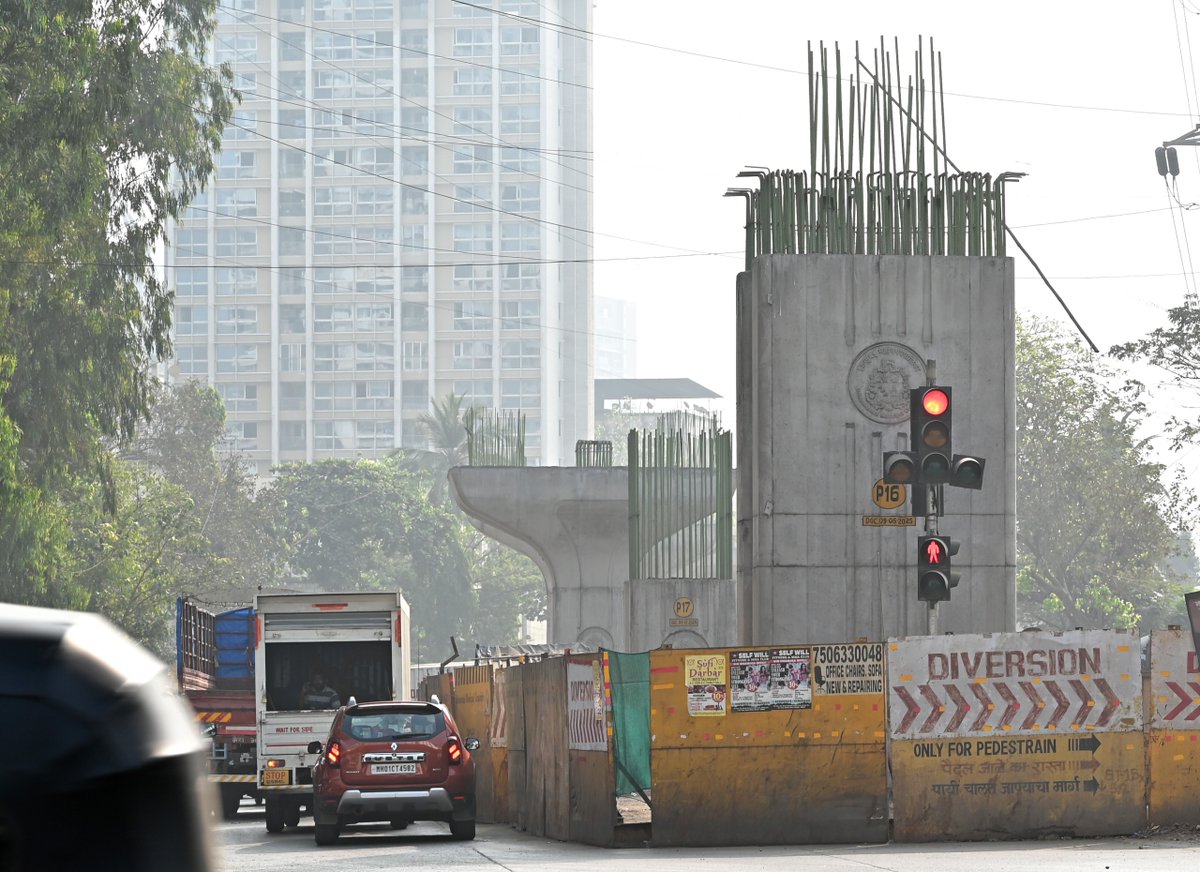 🔸गोरेगाव - मुलुंड जोड रस्ता (GMLR) पायाभूत सुविधा प्रकल्प अंतर्गत मुलुंड (पश्चिम) खिंडीपाडा येथील गुरु गोविंद सिंग रस्‍त्‍यावर उन्‍नत चक्रीय मार्ग व डॉ. हेडगेवार चौक येथे केबल स्‍टे यांच्‍यासह उड्डाणुलाची संरचना व बांधकामे करण्‍यात येत आहेत. अतिरिक्‍त महानगरपालिका आयुक्‍त