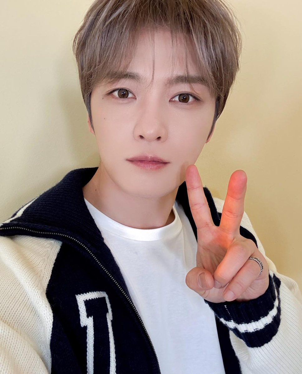 #ジェジュン、ファンへの愛情あふれるピースとウィンク…「ジェチングビレッジ」で会いましょう 
🔗korepo.com/archives/16339…