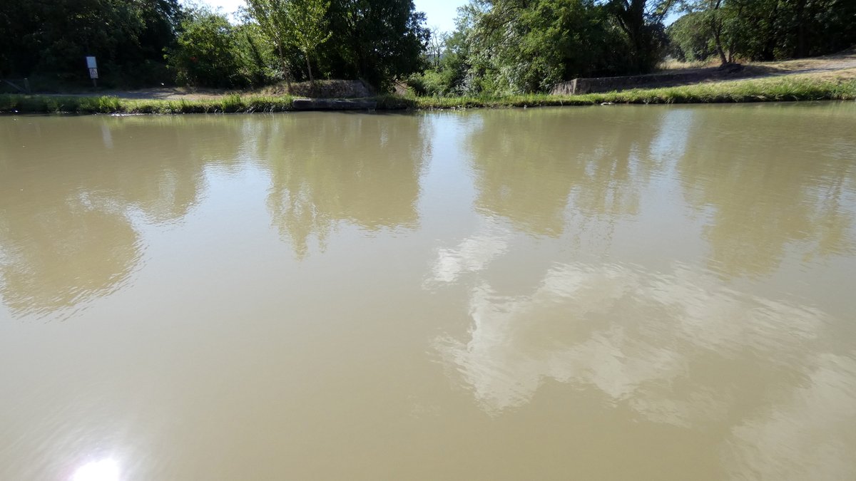 voyagesMadikera's tweet photo. Lorsque le canal du Midi fut construit, de nombreux obstacles furent à lever. A La Redorte (Aude), le ruisseau de Naval gênait, alors le canal lui passe dessus !
Découvrir l'Aude avec nous, par là: https://t.co/EVX2SyzkkO
#Aude #Le11 #canalduMidi #LaRedorte #Madikéra https://t.co/t2CUzrbBA2
