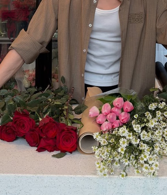 hope_bpn's tweet image. ข่าววงในที่ว่าไอดอลคบกับเจ้าของร้านดอกไม้นี่น่าจะจริง