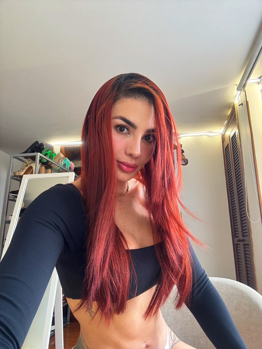 ka_vidafit's tweet image. ¿Alguien se atreve a decirme qué me queda mejor: el pelo rojo o la sonrisa que le doy al espejo? 😉
 #SelfieDay #HairColorChange #RedHair