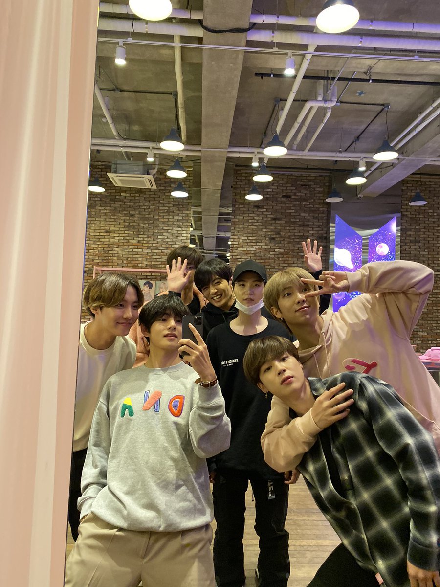 serenjimint's tweet image. pelo menos 90% dos armys já tiveram essa foto de wallpaper do celular