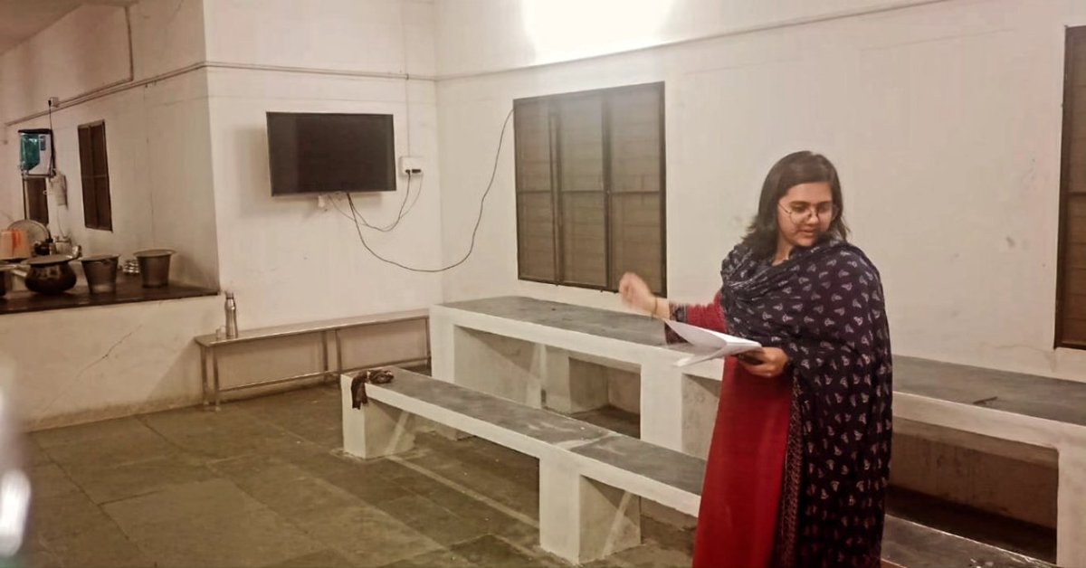 Inspected the facilities and interacted with the residents at the Govt. Adi Dravidar Girls' Hostel in Cheyyar this evening.

இன்று மாலை செய்யாறிலுள்ள அரசு ஆதிதிராவிடர் நல மாணவியர் விடுதியில் வசதிகளை ஆய்வு செய்ததுடன், அங்கு தங்கியுள்ள மாணவிகளுடன் கலந்துரையாடினேன்.
#AdiDravidar