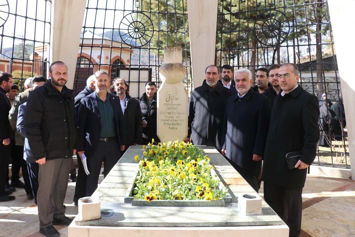 Dönemin CHF milletvekillerinin hakim ve savcı olduğu istiklal mahkemesi kararı ile zulmen idam edilen İskilipli Atıf Hocanın şehadetinin 100. Yılı anma programına genel başkanımız ile birlikte iştirak ettik. 
Şehide rahmet, katillerine lanet olsun.
