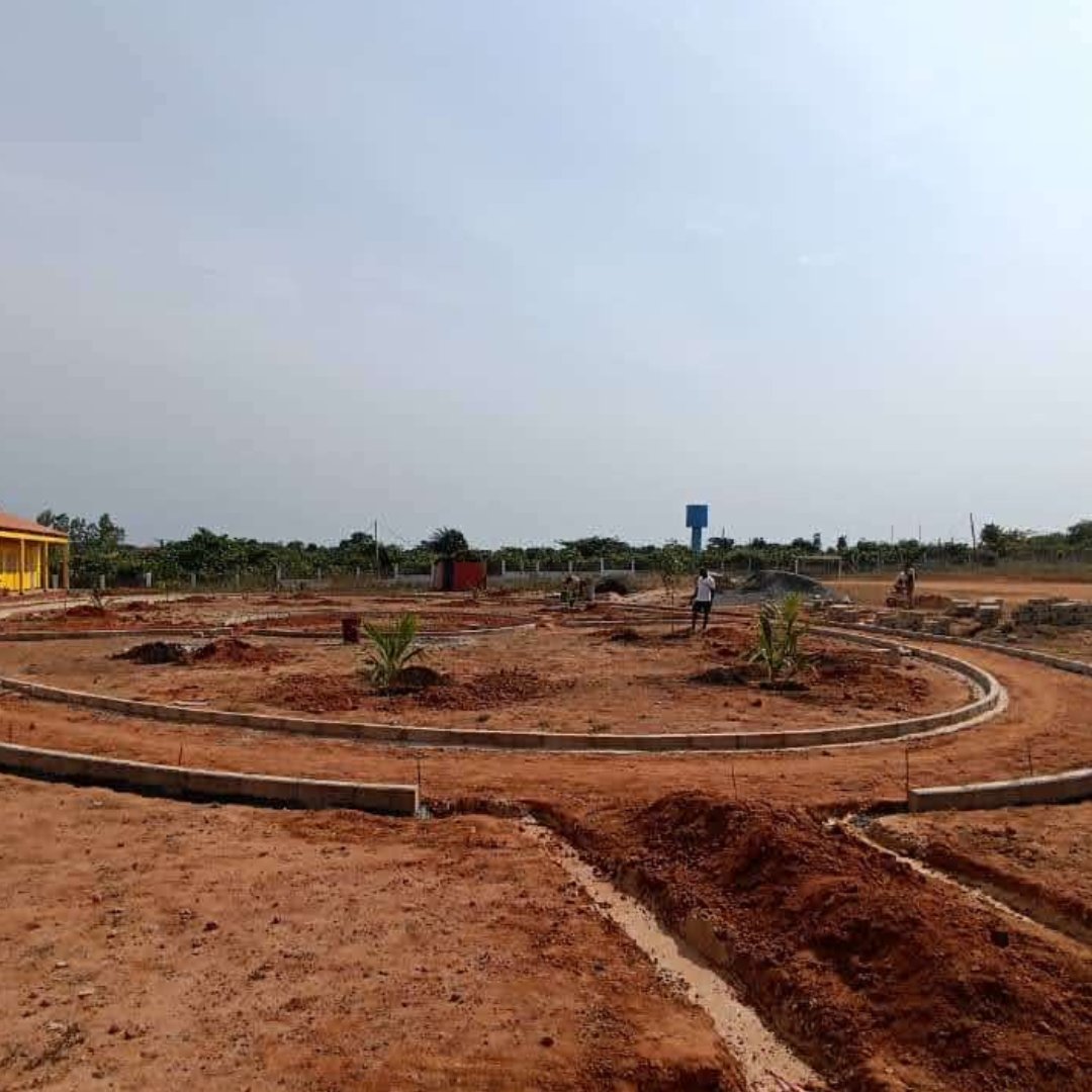 WAVSchools's tweet photo. Landscaping is underway at the Bissau campus! Thank you to everyone who donated last year to our "Cultivate Community. Grow Futures" campaign to make this a reality!

When finished, students will enjoy shaded areas with benches, walking paths, and trees for relaxing and gathering https://t.co/w8dWs7E0bm