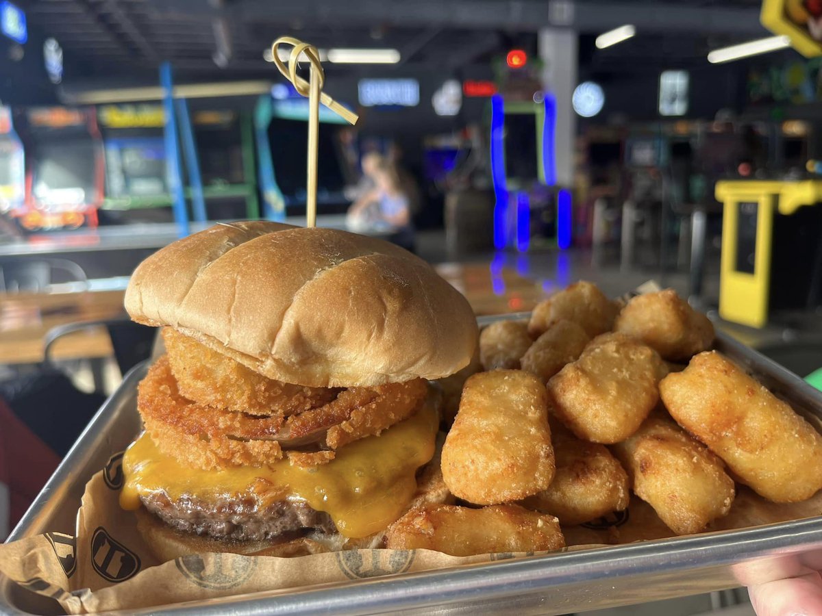 Arcade_11's tweet image. Craving a juicy burger for lunch? 🍔 Look no further! Join us from 11am to 3pm on weekdays for our amazing lunch special - any 1/3 LB burger and a side for ONLY $11! #burgerlover #lunchspecial #dontmissout