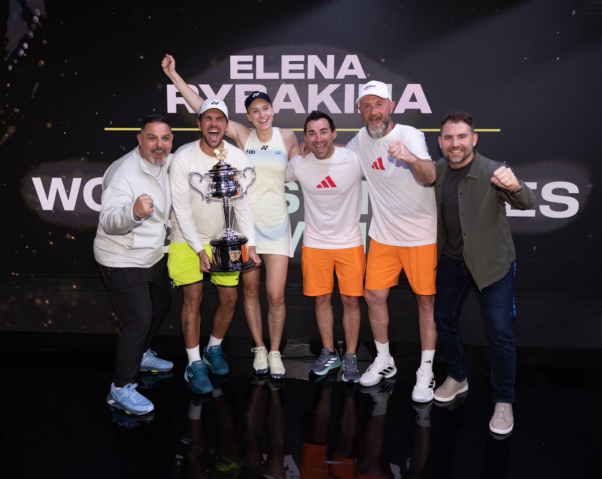StefanDuell's tweet image. Few more unforgettable pics from my camera roll… 🎥📸🎾🏆👀 

📍Melbourne, Rod Laver Arena, @AustralianOpen 🇦🇺 

#LenaRybakina #AustralianOpen #Champion