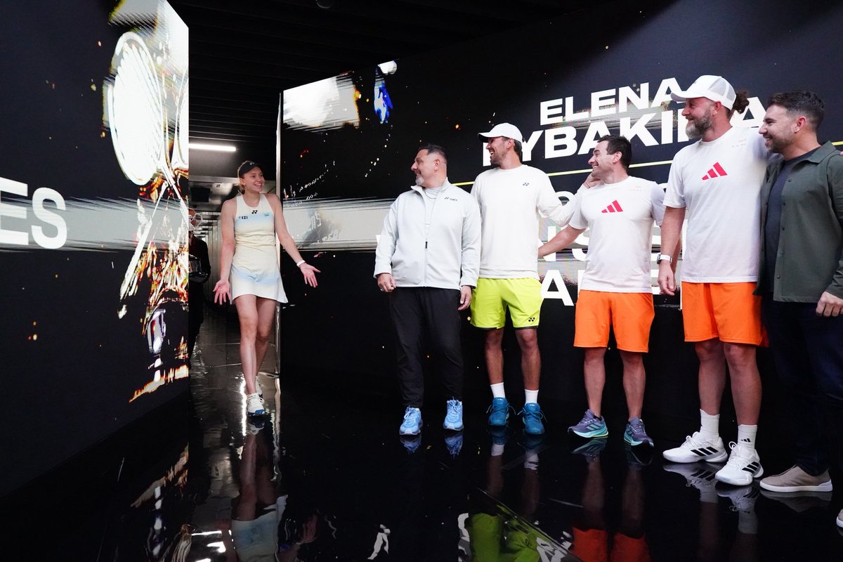 StefanDuell's tweet image. Few more unforgettable pics from my camera roll… 🎥📸🎾🏆👀 

📍Melbourne, Rod Laver Arena, @AustralianOpen 🇦🇺 

#LenaRybakina #AustralianOpen #Champion