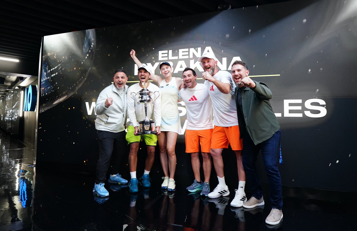 StefanDuell's tweet image. Few more unforgettable pics from my camera roll… 🎥📸🎾🏆👀 

📍Melbourne, Rod Laver Arena, @AustralianOpen 🇦🇺 

#LenaRybakina #AustralianOpen #Champion