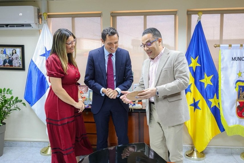 Recibimos la distinguida visita del Embajador del Reino Unido en Panamá, un encuentro que se desarrolló en un ambiente cordial, respetuoso y de gran apertura al diálogo.