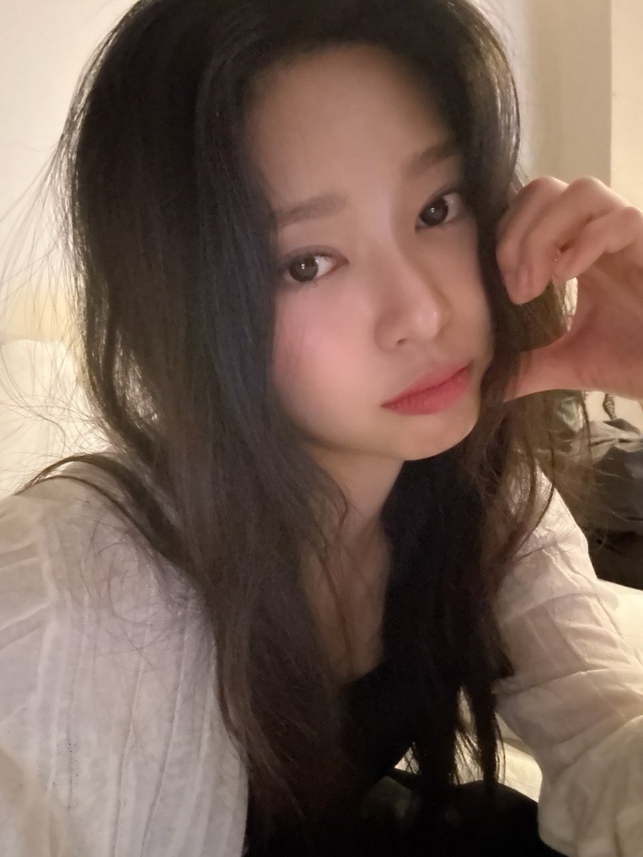 saveminju025's tweet image. 울민주 생일 축하해🫶🏻

#빛나는_민주의_오늘
#OurshiningMinjuDay