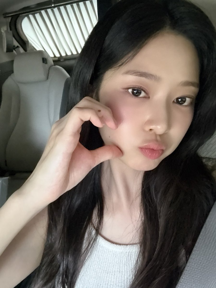 saveminju025's tweet image. 울민주 생일 축하해🫶🏻

#빛나는_민주의_오늘
#OurshiningMinjuDay