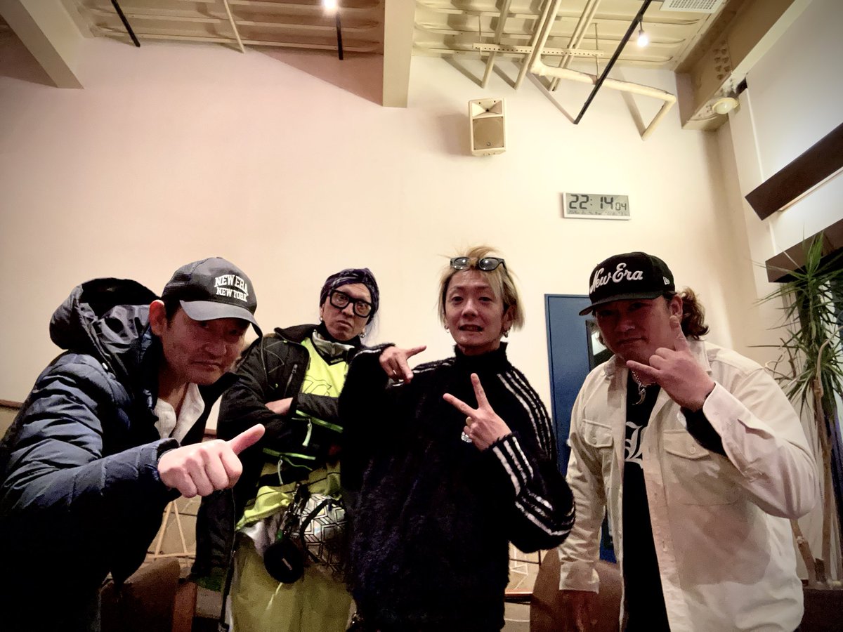 今夜は、ユニコーンをやります、スターな男達のリハーサルでした。ベースのtaka君が居る時に写真を撮り損ねました。すんません！カナブンさんと、KAT君が何やら仕込んでいるそうで、当日楽しみが増えました。トップバッターに相応しい内容です！楽しいリハでした！