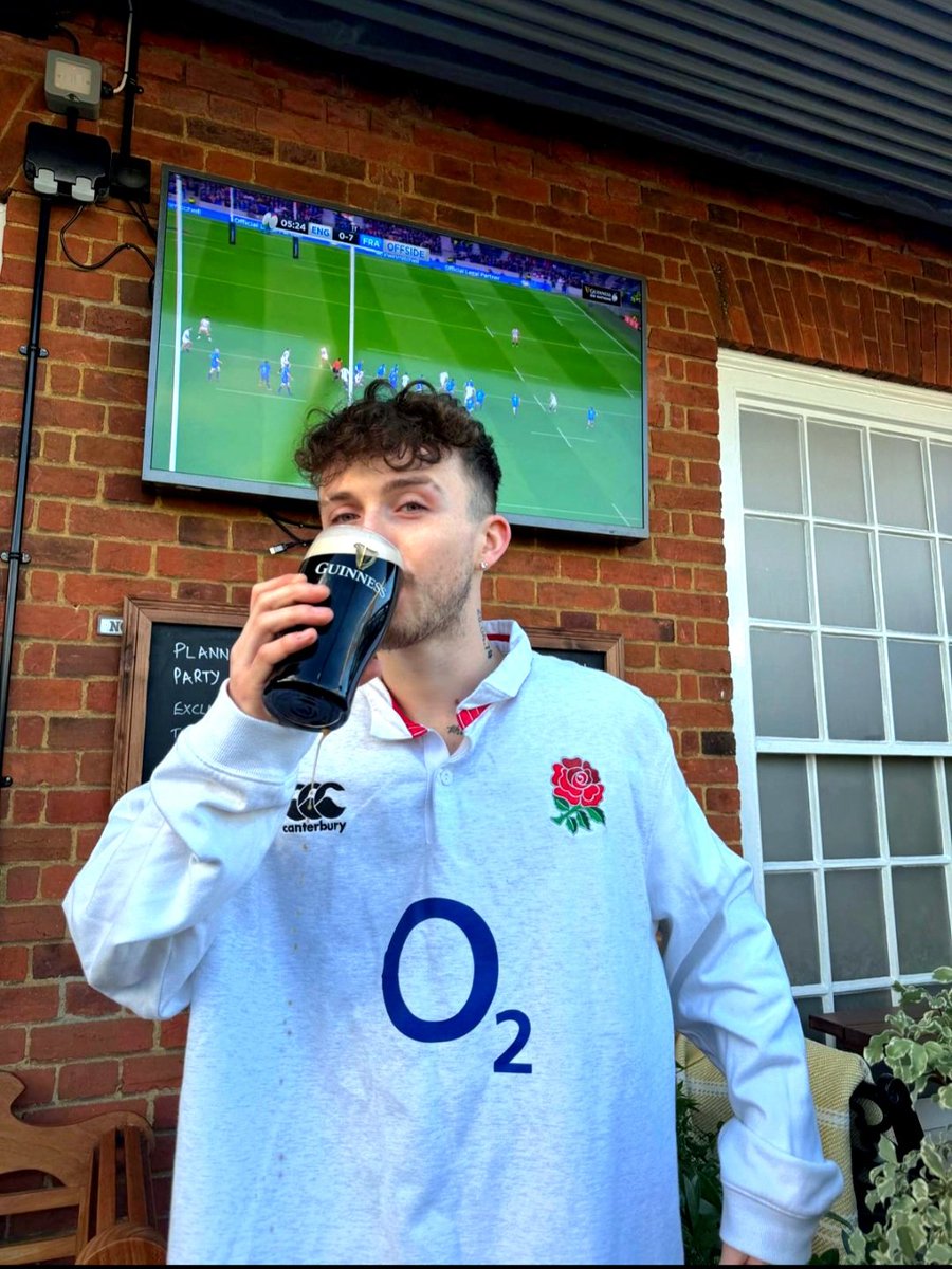 tellersarms's tweet photo. The Guinness 6 Nation begins tomorrow 🏉

Join us tomorrow at 20.10 to watch 🇫🇷 France vs. Ireland 🇮🇪 

Come rain or shine, we will be screening the 6 nations on our terrace, dont forget we have a retractable roof up there! 

Pop upstairs with a pint 🍻

#SixNations https://t.co/t18Gjm9udS