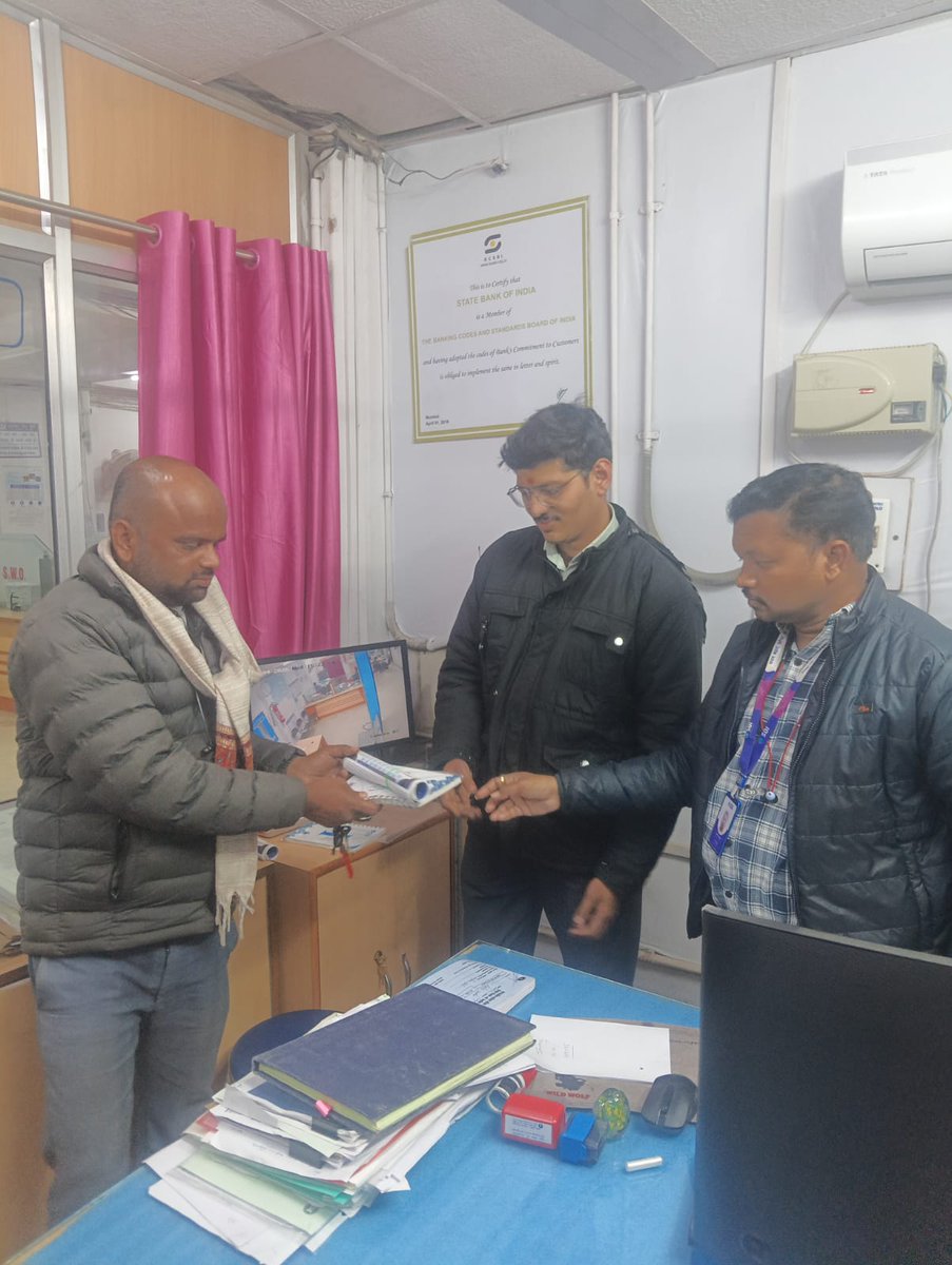 जिले में स्टेट बैंक ऑफ इंडिया का बैंकिंग सर्विस हितग्राहियों को उपलब्ध हो, इस आशय से <a href="/CSCegov_/">CSCeGov</a>  द्वारा प्रथम बीसी केंद्र स्थापित हुआ जिसमें बैंक प्रबंधक श्री लालन सिंह जी द्वारा प्रमाण पत्रएवं नव वर्ष की बधाई दी। <a href="/MP_CSCSPV/">CSCSPV_ Madhya Pradesh</a>