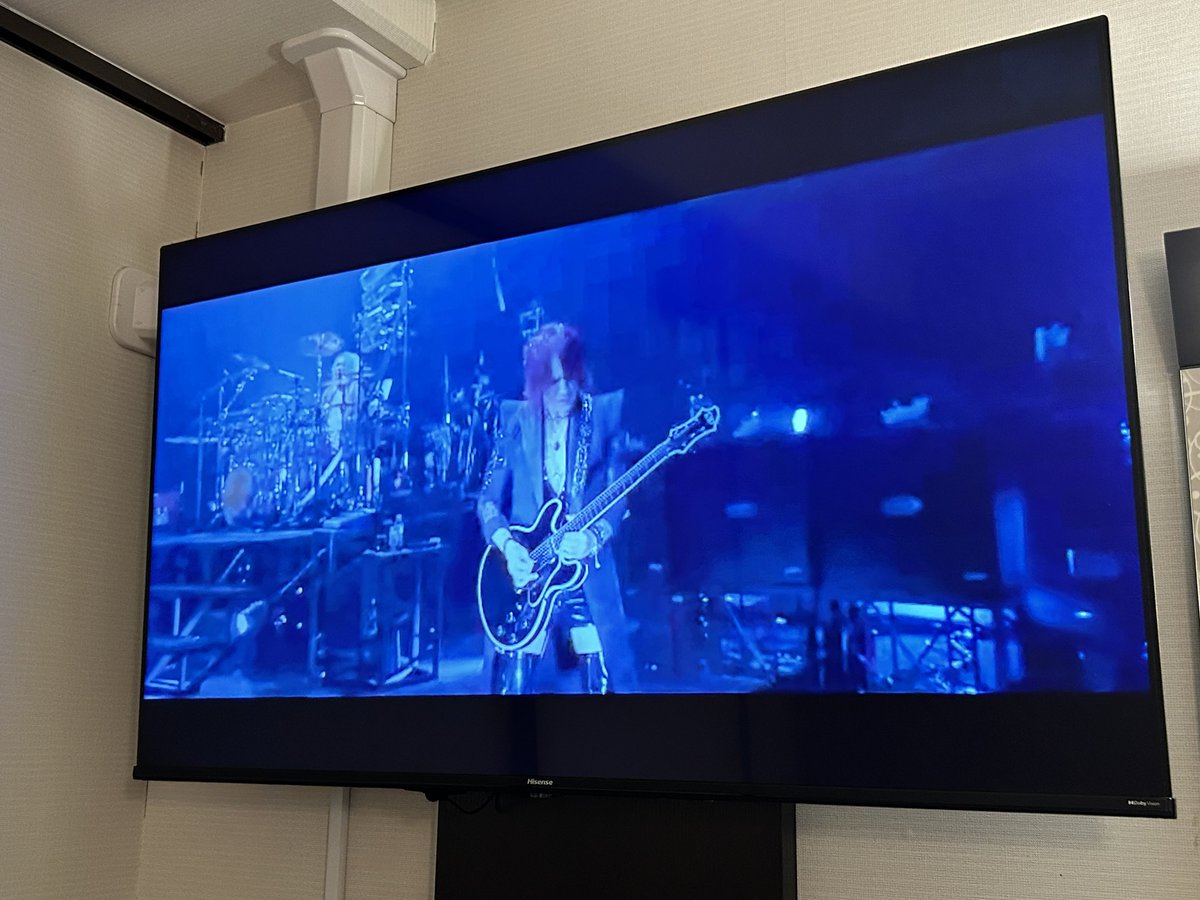 gem_marial's tweet photo. 大阪出張が楽しすぎるw
そんでもって今日が滞在ラストなので、
部屋でLUNASEAのLIVE見て、明日の仕事の為にテンション上げてるとこw https://t.co/ar6gxlWCWa