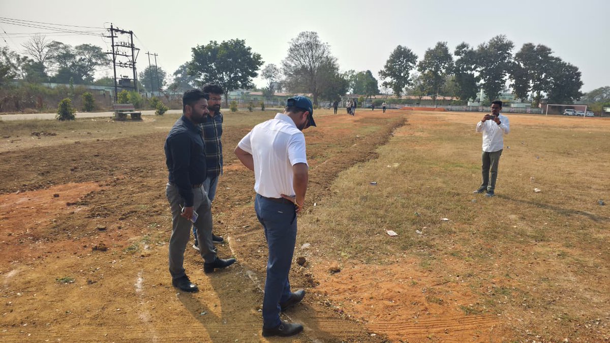 CollectorBgr's tweet photo. ଜିଲ୍ଲାପାଳ, ବଲାଙ୍ଗିର; ଆଗଲପୁର ବ୍ଲକ ଅନ୍ତର୍ଗତ ଅନୁସୂଚିତ ଜନଜାତି ଏବଂ ଅନୁସୂଚିତ ଜାତି ବିକାଶ (SSD) ବିଦ୍ୟାଳୟ, ରାମପୁର ସ୍ଥିତ ଖେଳପଡ଼ିଆ ପରିଦର୍ଶନ କରି ଏହାର ଉନ୍ନତିକରଣ କାର୍ଯ୍ୟର ସମୀକ୍ଷା କରିଥିଲେ। @stscdev https://t.co/I87PsNaIDI