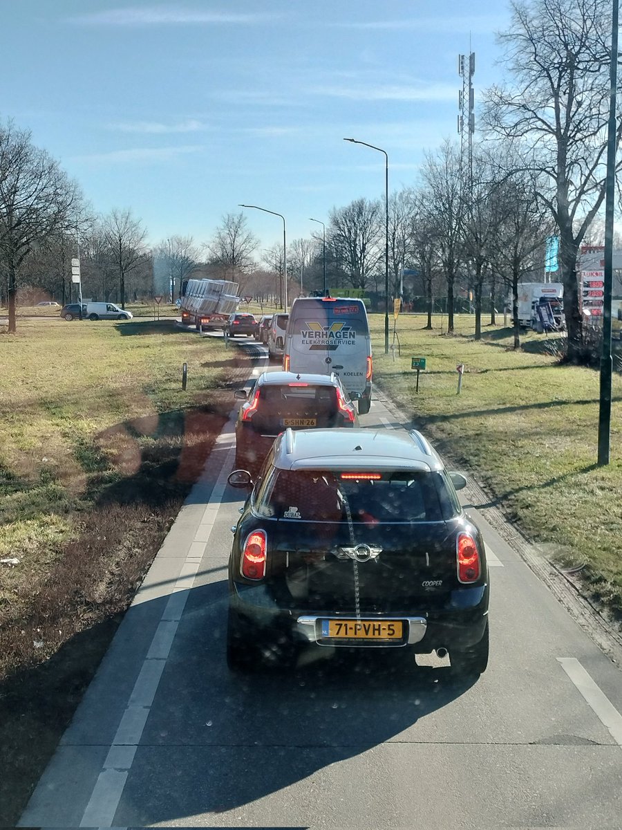 JansenEJG's tweet photo. Deze reed net voor mij. Lading vast met flink wat spanbanden. Desondanks ging het er scheef op. Hij/zij reed langzaam door. Ik zou heel mn broek al volgeschreven hebben..... #stuiverke #eersel #n397 https://t.co/glDDytrRHo
