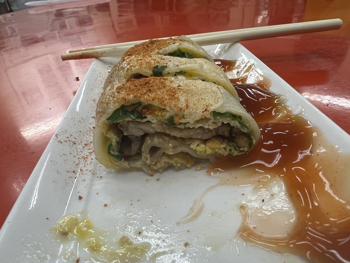 2rtjprmjqw2's tweet photo. 破戒了，超厚吐司
#九層塔燒肉蛋餅
#潮州宵夜
#流沙奶酥厚片吐司 https://t.co/oyfwLTZ4OC