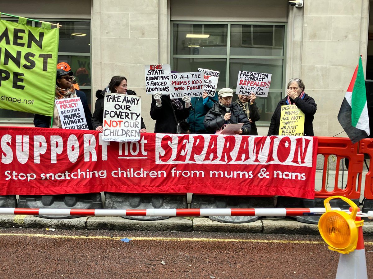 NotSeparation's tweet image. Today at #familycourt against the abuse mums suffer from perpetrators as well as social services, fighting for their children. STOP removing children from loving mums!