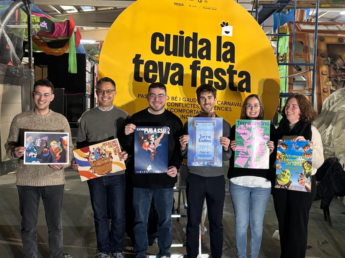AjTorello's tweet photo. 🎭 El Carnaval de Terra Endins de #Torelló preveu una rua multitudinària, amb 26 carrosses i més de cinc mil participants. 

📸 Aquest dimarts, es va presentar el programa d'actes i novetats davant dels mitjans de comunicació, a la nau de carrossaires.

🔗 https://t.co/ngZDdaOuzZ https://t.co/pk9iY2V7BB