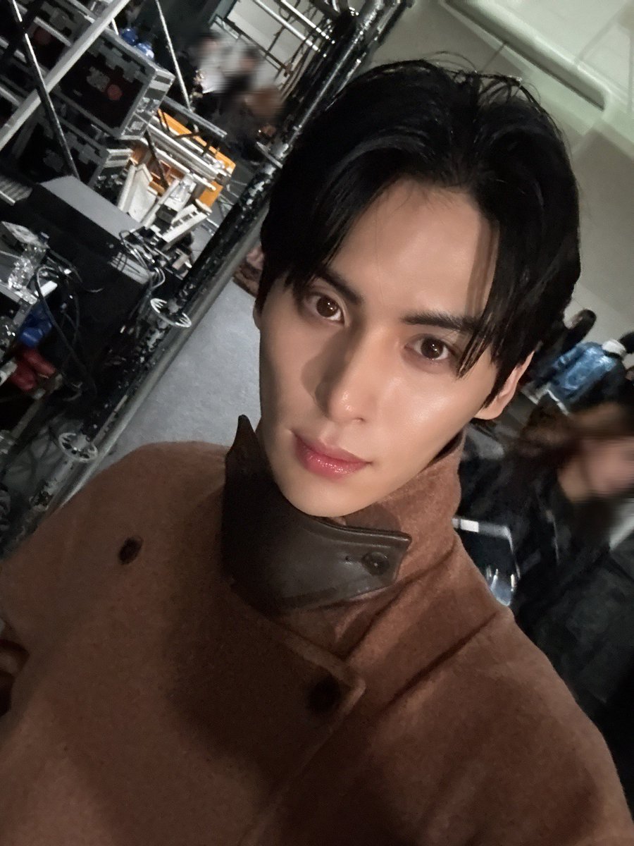 SF9_FANCLUB's tweet image. [📸] 2026 F/W 서울패션위크 곽현주 컬렉션 쇼 

🖤

#SF9 #에스에프나인 #유태양 #YOOTAEYANG