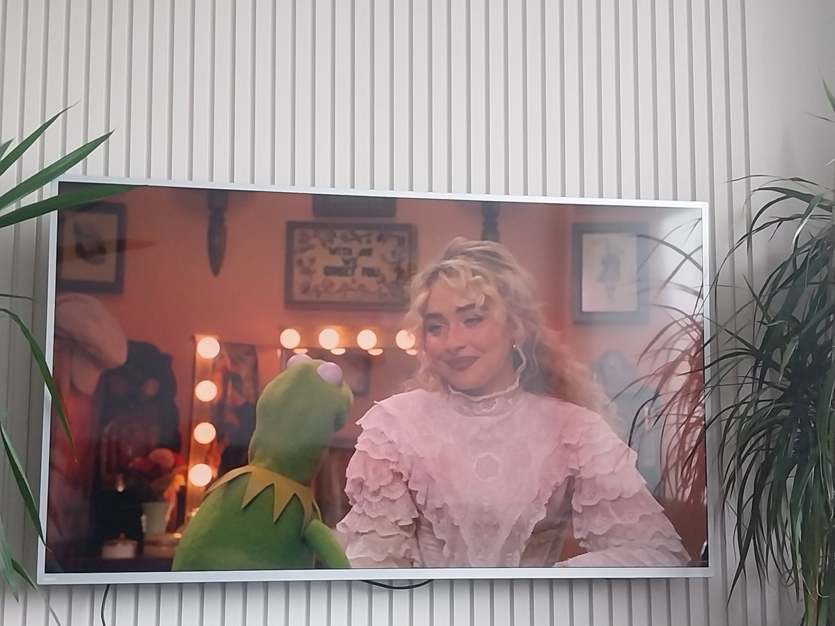 Prettyjulavenue's tweet photo. Its time for muppet show!!!
#sabrinacarptener
#themuppetsshow
#TheMuppetShow
#DisneyPlus https://t.co/K1njFdSVp9
