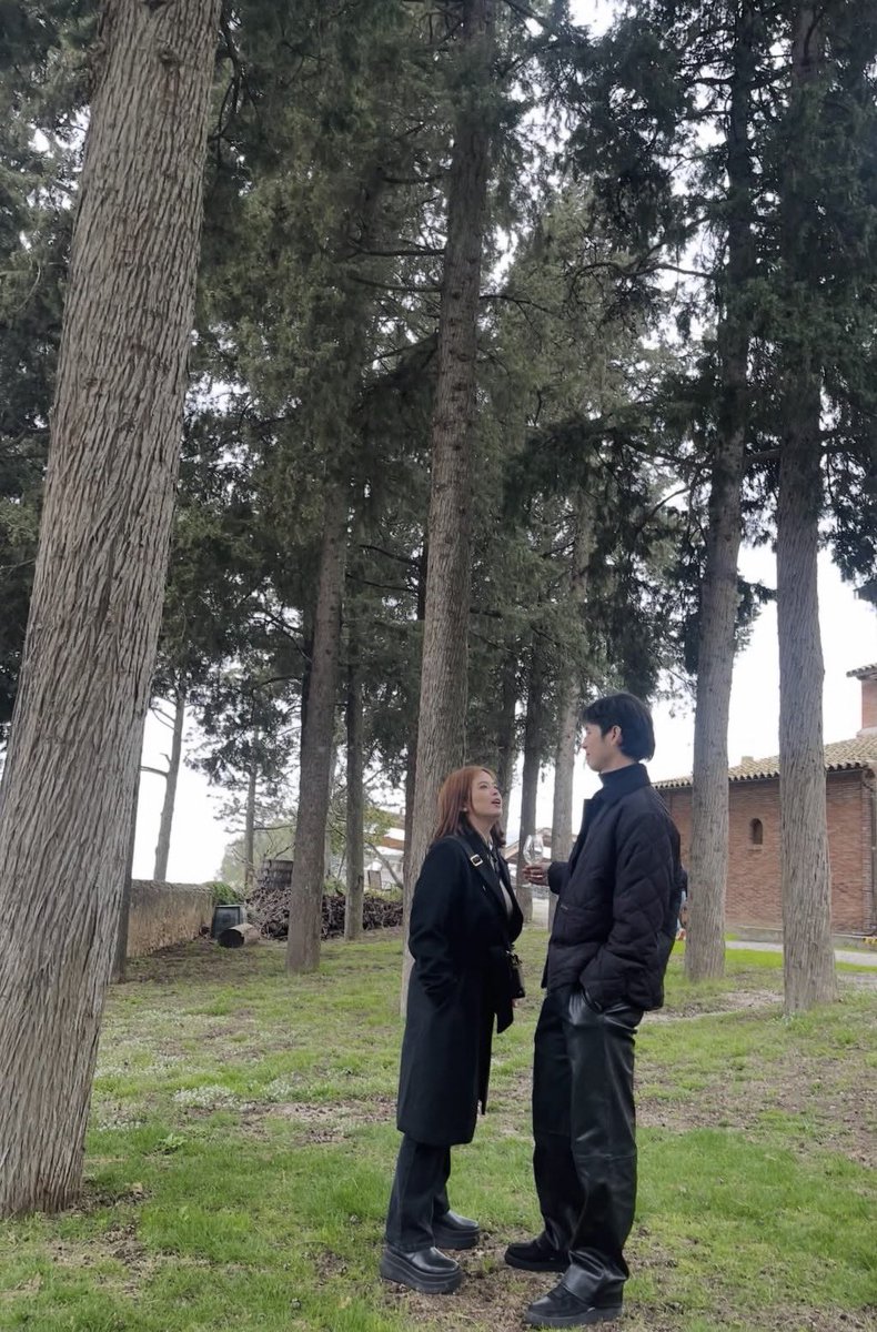 h0ranhae_'s tweet image. May you win in this lifetime bearents. Happiness looks so good on you both 🥹