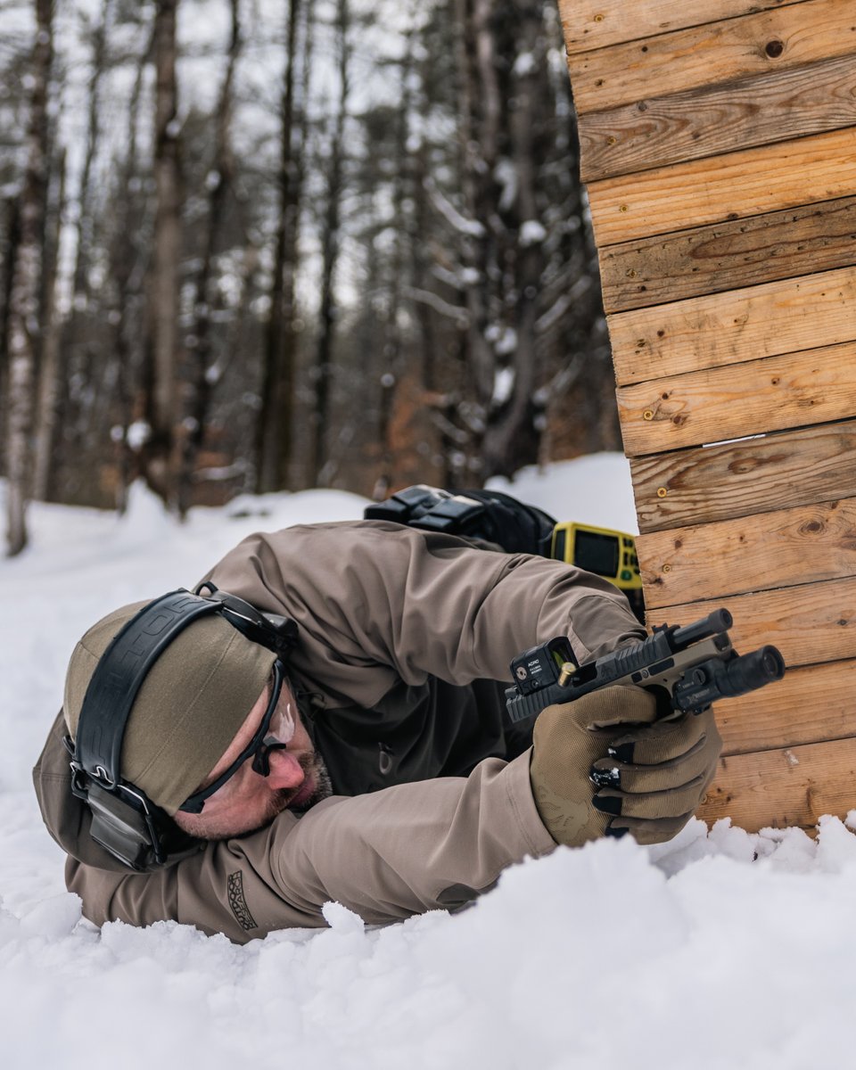 Type B in FDE with Aimpoint ACRO and Surefire X300 

#performanceuncompromised #performancebydesign
