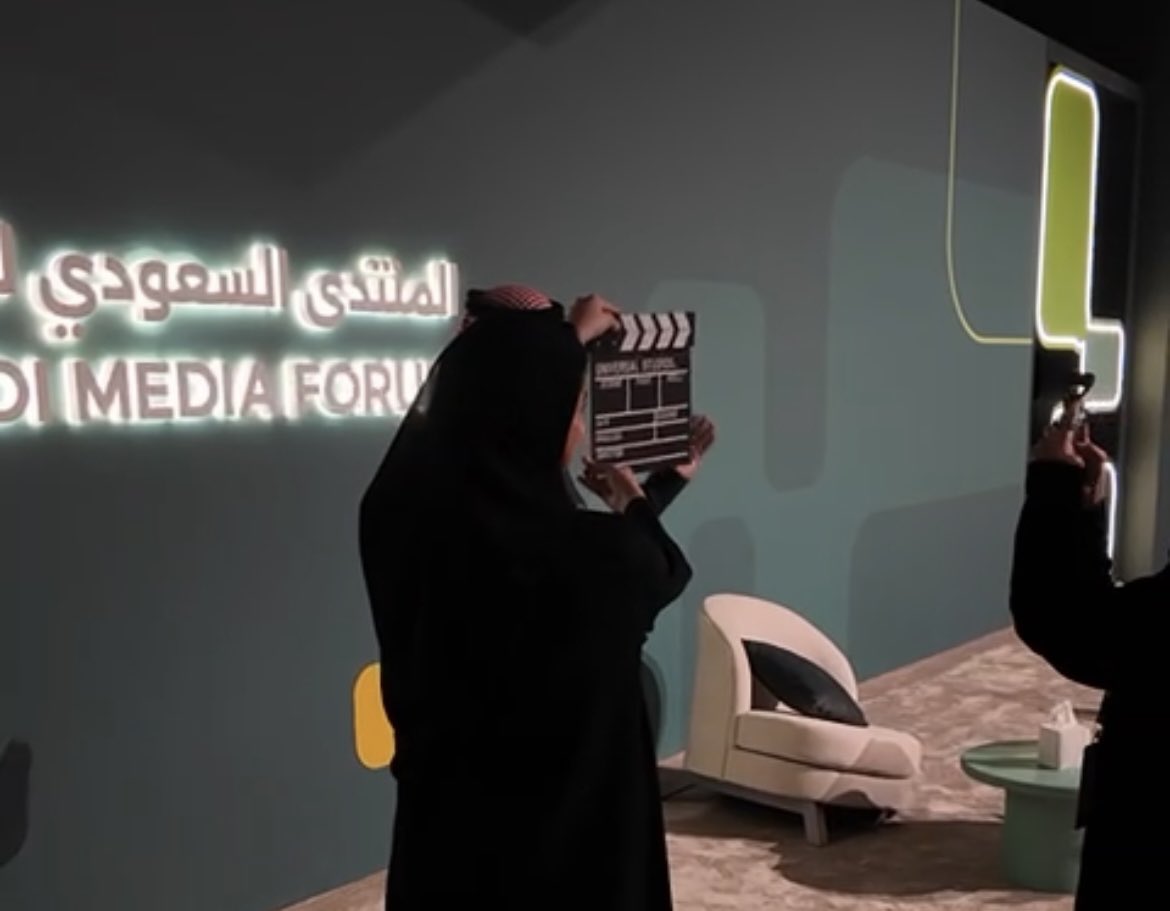 nnajlaa_1's tweet photo. Behind the scenes 🎬
#المنتدى_السعودي_للإعلام https://t.co/Y6tMQCX47j