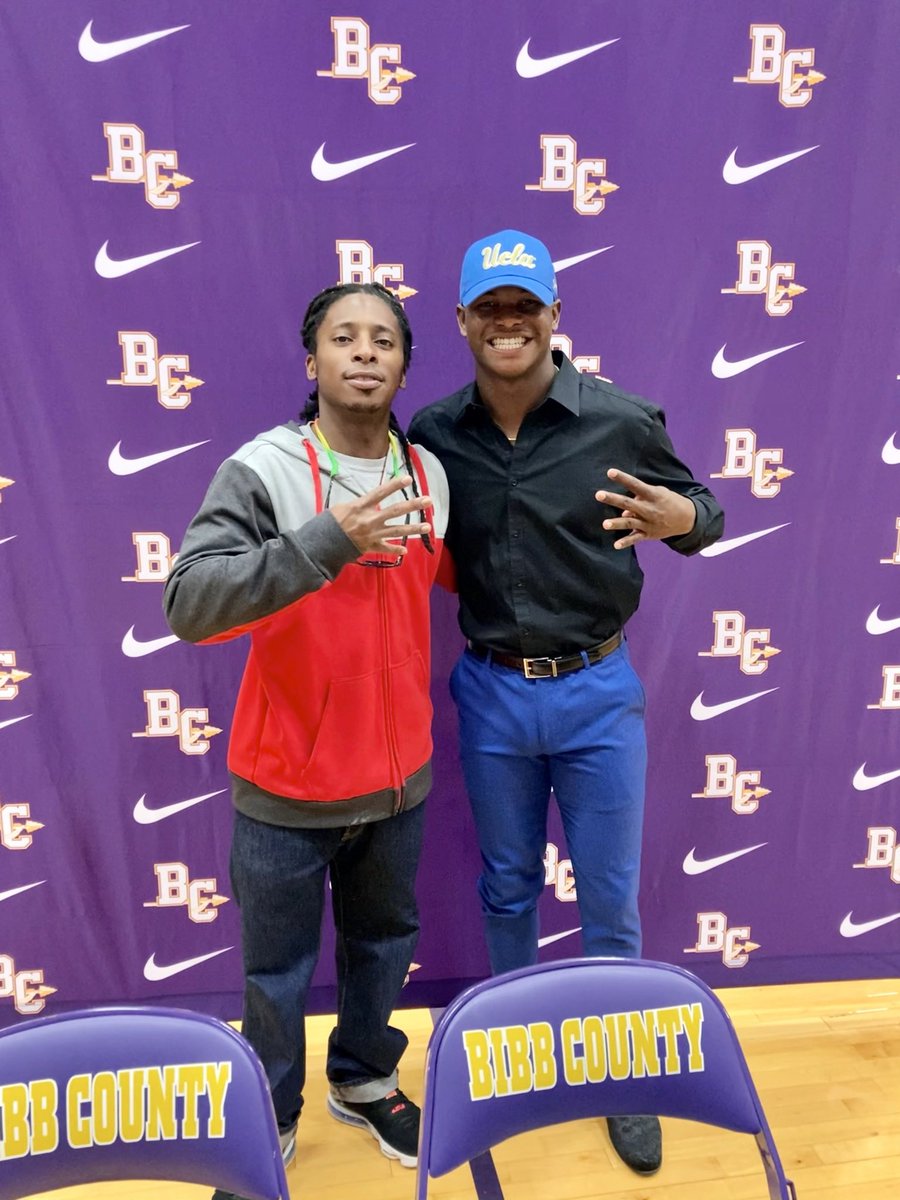 HallTechSports1's tweet photo. 👀”2026 HS➡️College Signing Starts”
(Alabama)

⬇️Official NCAA Signing Date Periods⬇️

February 4, 2026 - Varies by College

It’s officially the start to signing date period….To all unsigned ‘26 HS….opportunities have thinned out across the country….many spots still available but hard to come by….do not get discouraged & value every opportunity…

I heavily emphasize grades & relationships through this time….always keep working…best of luck to ALL '26s in the state of Alabama….Find yourself a home 🏠 & represent Alabama HS 🏈….

Anything is Possible …..

📸(circa 2020)
Signing Day at Bibb County
@deshun_03 UCLA ALUMNUS 
@UCLAFBRecruit 

#AlabamaTop4 @FieldView_1