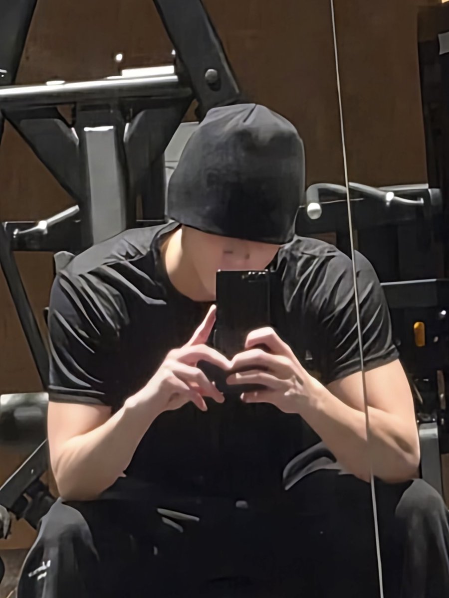 W0NIEFUL's tweet image. WHAT IS GOING ON RELAX CAN I TAKE A BREATH WHAT THEFUCK