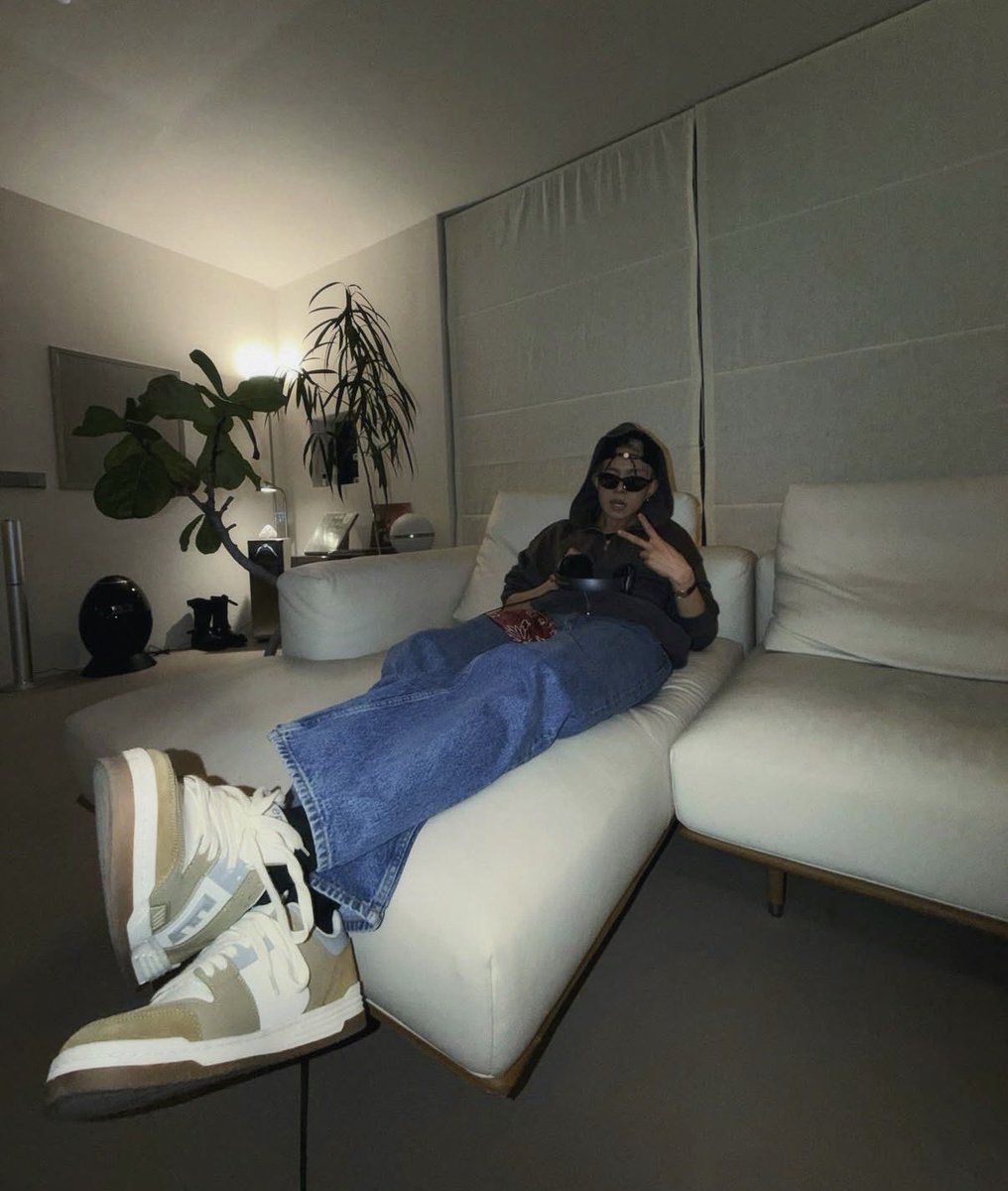 W0NIEFUL's tweet image. WHAT IS GOING ON RELAX CAN I TAKE A BREATH WHAT THEFUCK