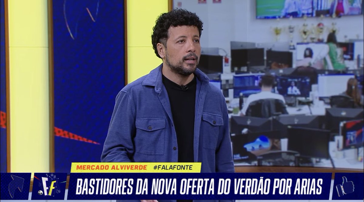 futebol_info's tweet photo. “O resultado move o humor e a opinião das pessoas dentro do clube. Se o Palmeiras tivesse sido campeão da Libertadores e do Brasileiro, não teria gente dentro do clube contestando o motivo de ter gastado R$ 700 milhões em jogadores que não renderam. Aí você olha sempre para os jogadores que não deram certo: Facundo Torres, Ramón Sosa, Micael… Você não olha Andreas Pereira, Lucas Evangelista, Vitor Roque, que foi para a Seleção Brasileira, Flaco López foi para a Argentina… O resultadismo rege um clube, ainda mais um clube como o Palmeiras, que está acostumado a vencer. As contas foram aprovadas, e teve lucro.”

“Tudo no Palmeiras tem uma efervescência, os nervos à flor da pele, aquela coisa do sangue italiano que ferve… Não é que o Palmeiras mudou o perfil agora (de contratações), o Palmeiras tem investido mais porque mudou o elenco inteiro. O Palmeiras não tem mais aquela 3ª Academia, que foi aquele time multicampeão. É um novo time que o Abel ainda não conseguiu fazer jogar. E aí é a responsabilidade do Abel Ferreira que muita gente aponta, e com razão. É um trabalho de reformulação, ninguém vai ser campeão em janeiro.”

🎙️ André Hernan, na ESPN.
📸 Fabio Menotti/SEP | Reprodução/ESPN