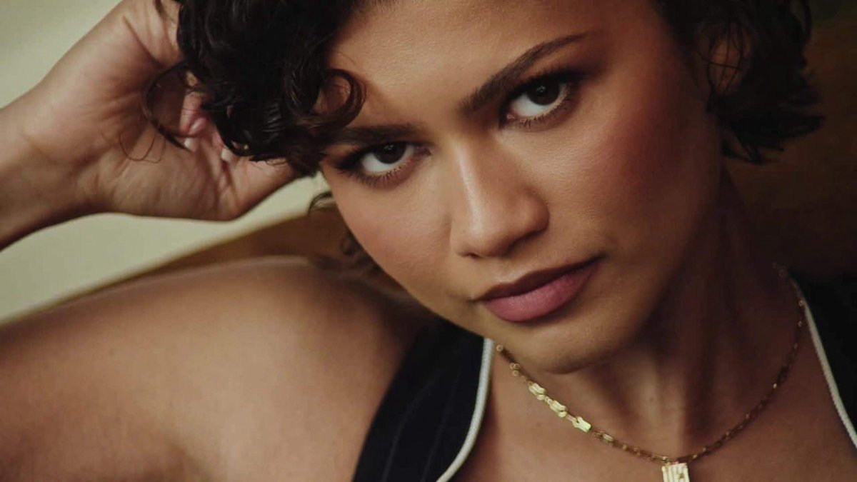 archivedaya's tweet photo. zendaya for louis vuitton ! https://t.co/QdvuZt1IPI