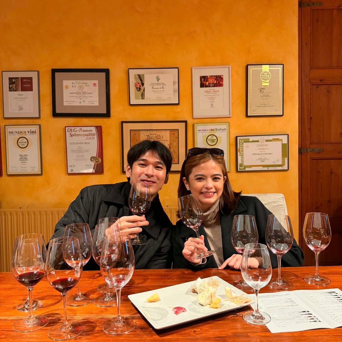 wilbearyy's tweet image. ✅ food tasting
✅ first dance practice
✅ prenup photoshoot
✅ wine tasting

i say sobrang ready na sila sa 2027, trew?? 😌