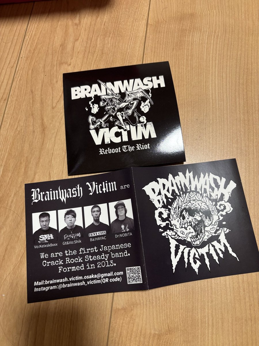 8_xsu44635's tweet photo. はっ！！フライングゲットとはこの事か！BRAINWASH VICTIMのCDゲット〜！おい！おい！！カッコ良くなってるなー！！！前に観たのかなり前だから当たり前か！ジャケットはCOQUETTISHのHIZDEさん！音も絵も気合い入りまくり！！！歌詞カードも日本語と語英語書いてあってイイネ！新音源発売おめでとう！ https://t.co/krjbxFFC4f