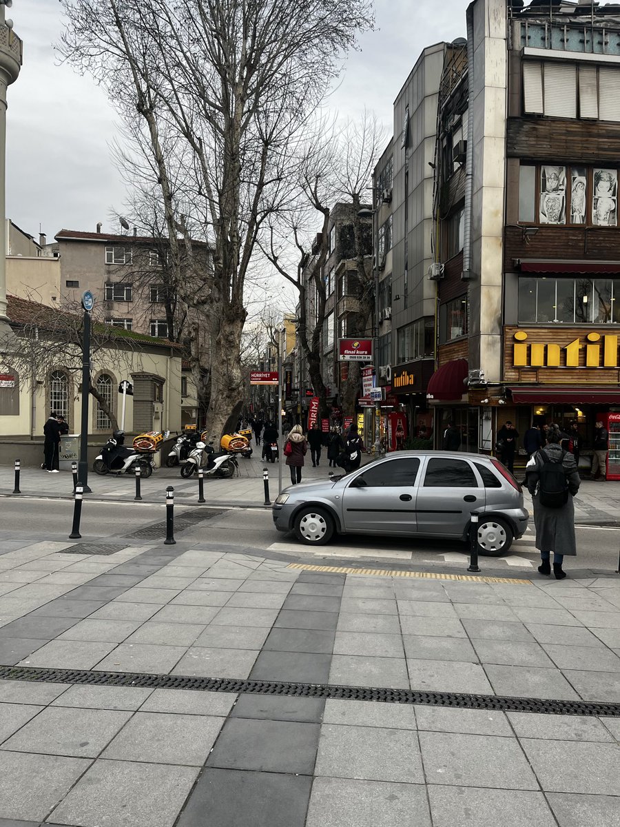 Esnafın nabzını tutayım bari. (Gratis’e gitti)