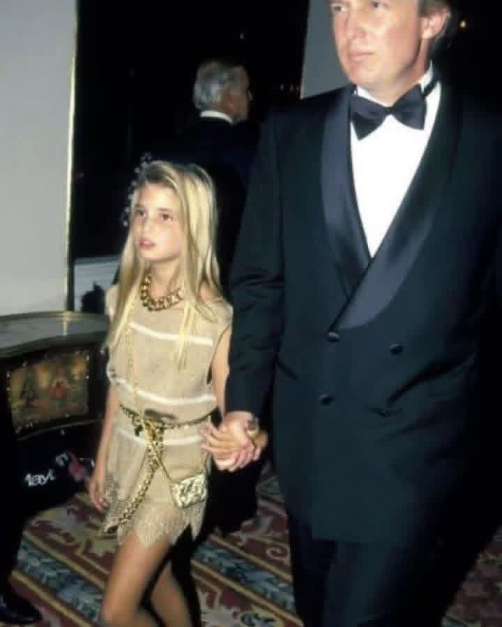 MakeupFreya's tweet photo. Is she ivanka? Her daughter or someone else? https://t.co/Nx5pqvNl5I