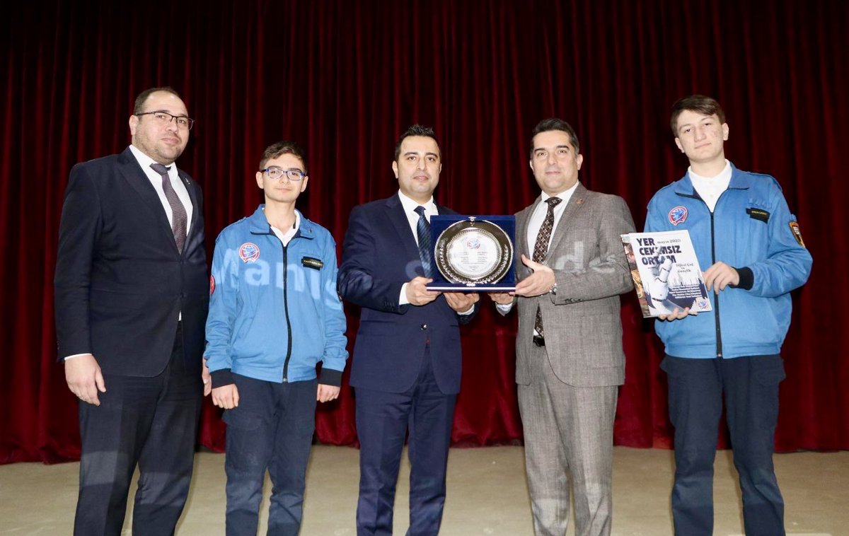 ELMAS Programı kapsamında “Dersimiz: Savunma Sanayi” etkinliğinde öğrencilerle buluştum.Savunma ekosisteminde enerji teknolojilerinin stratejik rolünü paylaşma fırsatı buldum.
Nazik ev sahiplikleri için Özdemir Bayraktar Havacılık ve Uzay Teknolojileri MTAL’ye teşekkür ederim.