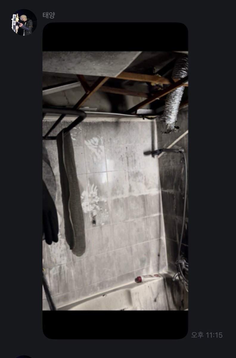 choihetssal0701's tweet image. Taeyang sending a pic of their bathroom that got caught on fire in their dorm(sometime around may 2023)