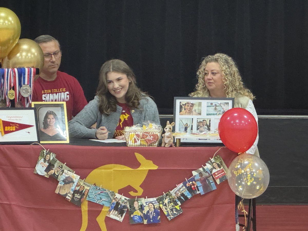 DrSDHoward's tweet photo. 1st signing of the day at ⁦@YWLAMidland⁩ - congratulations Cora and Harper as you prepare to continue your academic and athletic careers at the next level! Thank you, Coach Flato for leading this ⁦@MISDSwimDive⁩ program with excellence! https://t.co/7Un3Cmiwht