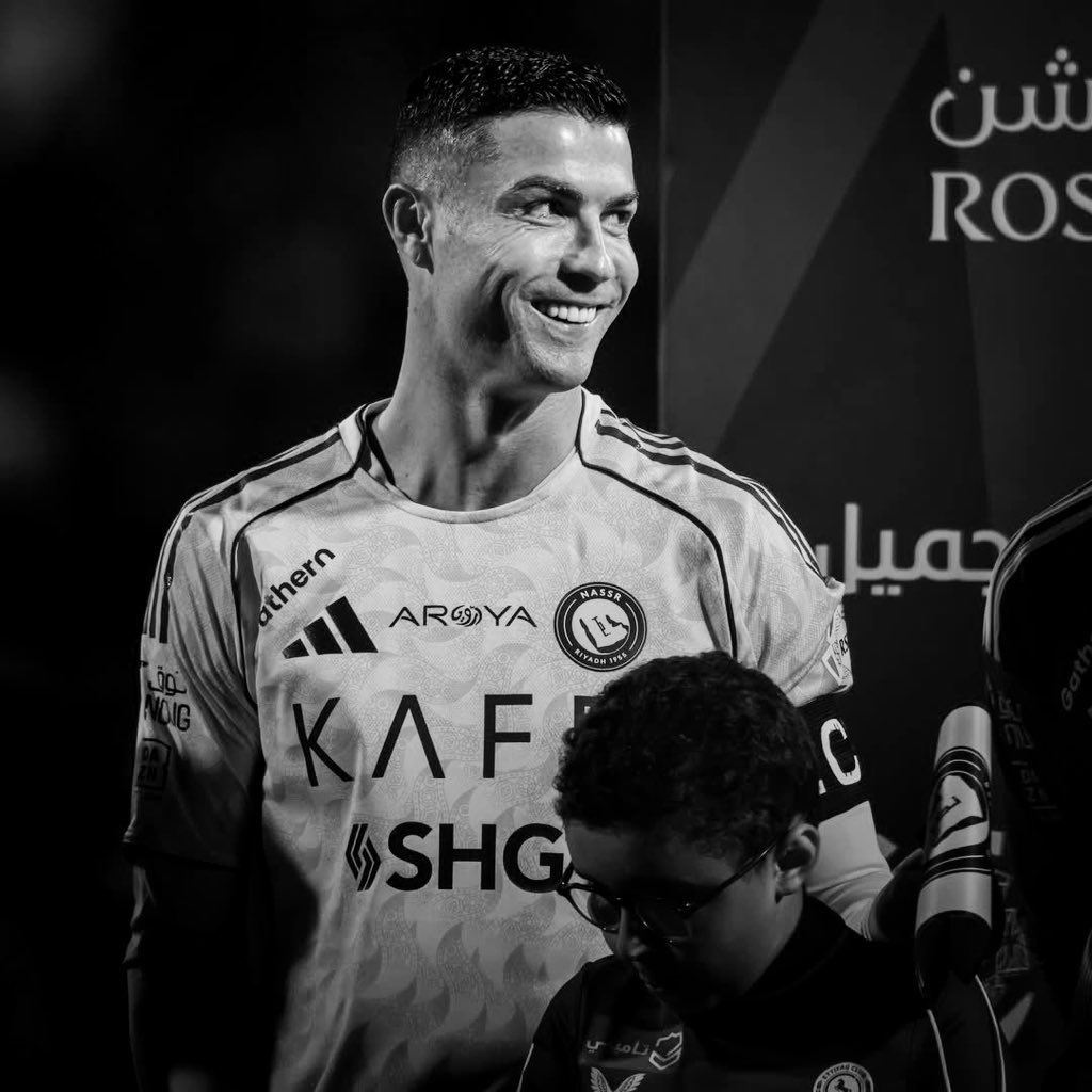 كريستيانو طلع فضائحهم في العالم كله
أتحداهم يشتكونه أو يصدرون ضده بيان 🐐💛