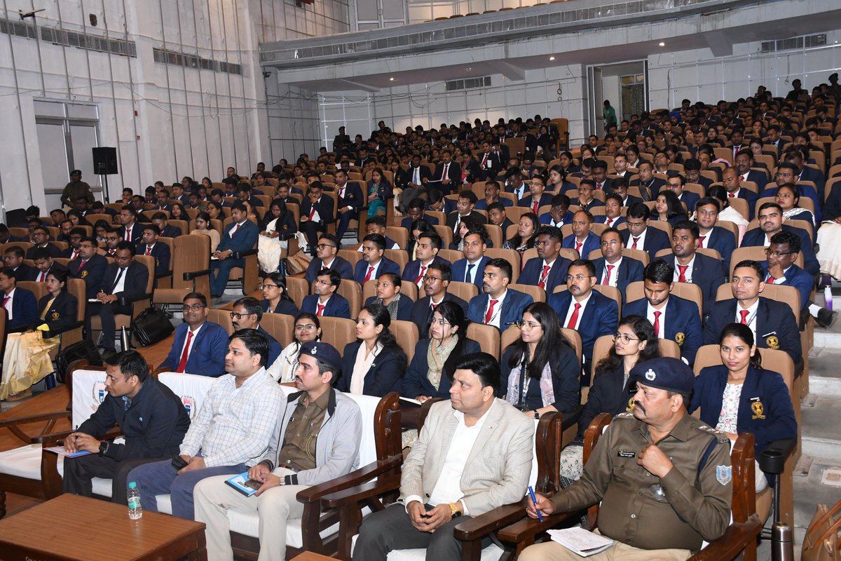 directorjpa's tweet photo. आज दि० 04.02.26 जे०पी०ए०, हजा० में JPSC 11th से 13th द्वारा नियुक्त पदाधिकारियों का चल रहे 02 सप्ताह प्रशि० में  Shri R.S. Singh, Director,Judicial Academy,राँची, Shri P. Alok, DIG, Rail,राँची एवं Shri Indrajit Mahtha, DIG, JJ, राँची  अतिथि व्याख्याताओं द्वारा व्याख्यान दिया गया। https://t.co/MVrnQvCTRL