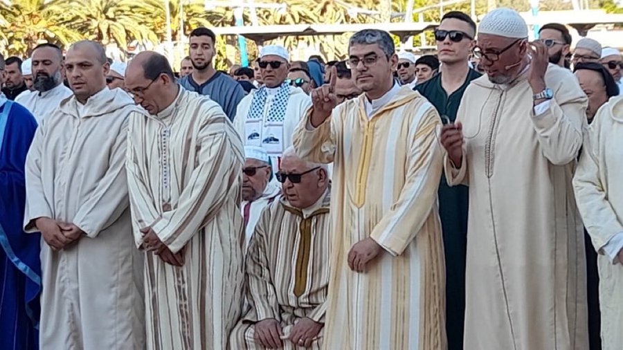 isaacrrr7's tweet image. 🚨🇵🇹 La Comisión Islámica de Portugal advierte que los musulmanes abandonarían el país si se aplica oficialmente la prohibición del burka en espacios públicos.

¿Debería Portugal llevarlo a cabo?