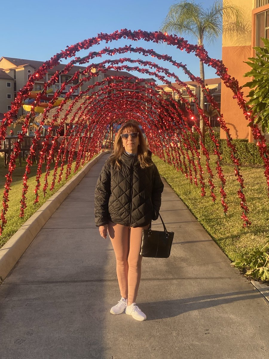 eugeniarosso's tweet photo. Hoy entiendo porque a mis 20 años no entendía a los de 60 … próximo a cumplir 
Que difícil transitar todo 🥹 https://t.co/s4m7H8OMoy