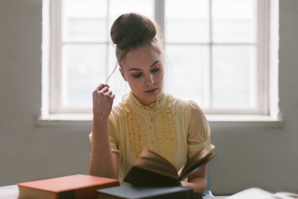 idurok's tweet image. ·
"[...] Pero hoy me siento 
apenas como laguna insomne
con un embarcadero
ya sin embarcaciones; 
[...]
Confiando en que una tarde
te acerques y te mires,
te mires al mirarme."

#libro #versos #poema

📚  Mario Benedetti  📖

·